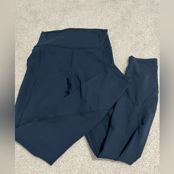 Navy Lululemon In Movement 7/8 Tight *Everlux 25" Size 4 - Picture 2 of 4